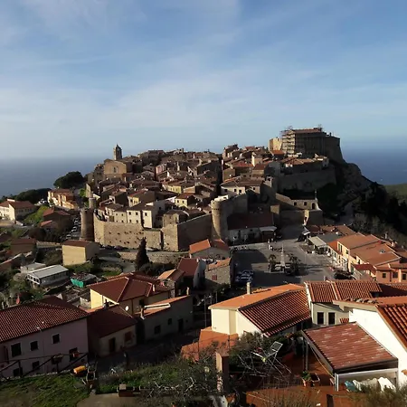 2 Giglio Castello